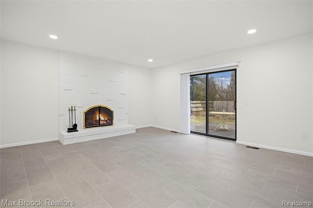 28977 Lake Park Dr. Drive, Farmington, MI 48331