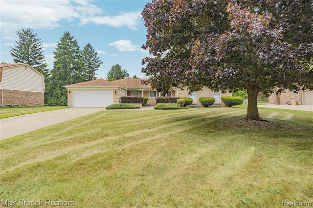 28977 Lake Park Dr. Drive, Farmington, MI 48331