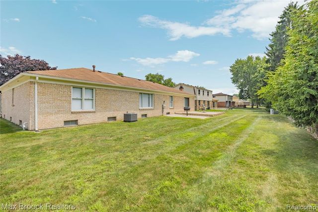 28977 Lake Park Dr. Drive, Farmington, MI 48331