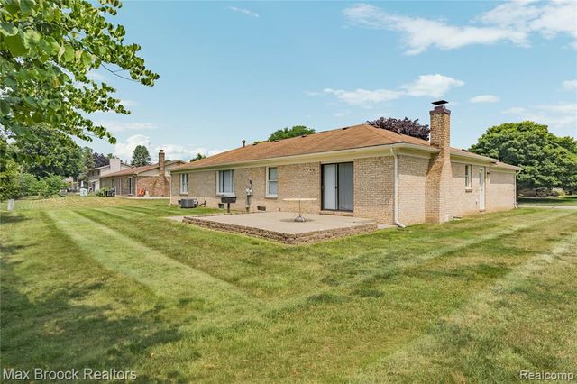 28977 Lake Park Dr. Drive, Farmington, MI 48331