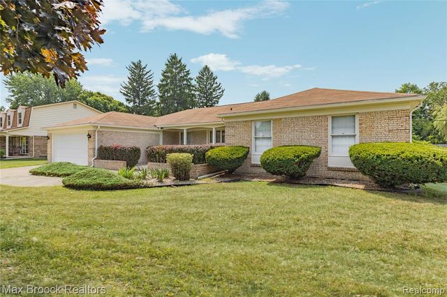 28977 Lake Park Dr. Drive, Farmington, MI 48331