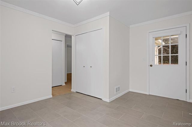 28977 Lake Park Dr. Drive, Farmington, MI 48331