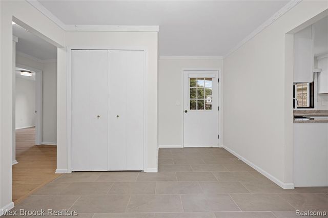 28977 Lake Park Dr. Drive, Farmington, MI 48331
