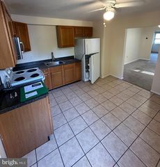 460 RAILROAD AVE, Gibbstown, NJ 08027