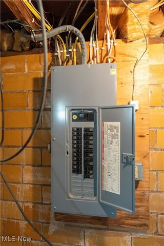 6410 El Mar Drive NW, North Canton, OH 44720