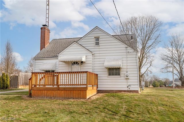 6410 El Mar Drive NW, North Canton, OH 44720