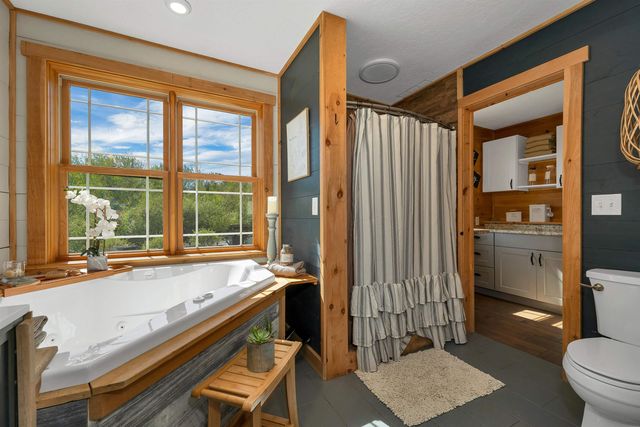 11 Vail Road, Sanbornton, NH 03269