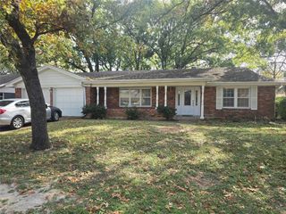 5709 Wedgworth Road, Fort Worth, TX 76133