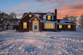 674 Sylvandale Avenue, Oregon, OH 43616