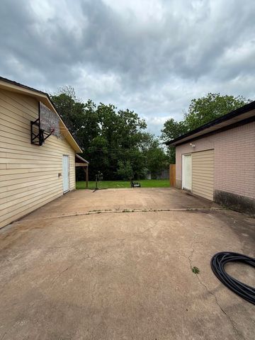 510 S Avenue O, Clifton, TX 76634