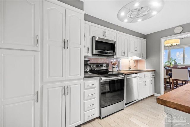 825 Bayshore 701, Pensacola, FL 32507