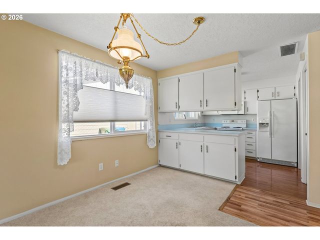 401 S CASCADE Dr, Woodburn, OR 97071