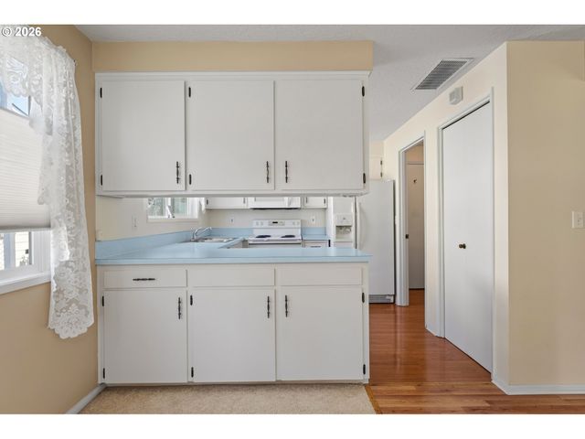 401 S CASCADE Dr, Woodburn, OR 97071