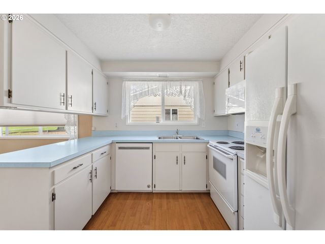 401 S CASCADE Dr, Woodburn, OR 97071