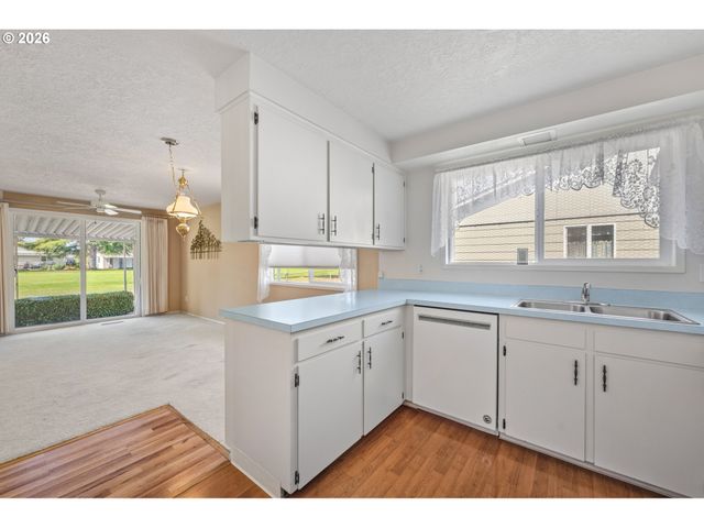 401 S CASCADE Dr, Woodburn, OR 97071