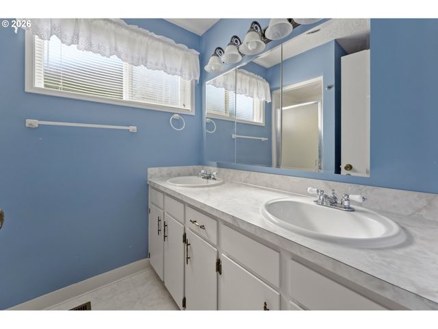 401 S CASCADE Dr, Woodburn, OR 97071