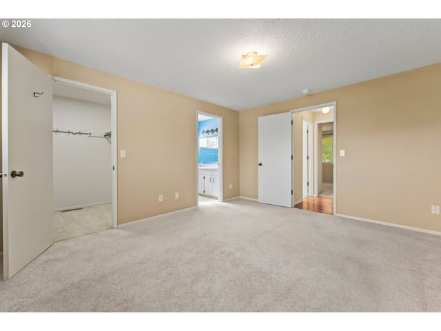 401 S CASCADE Dr, Woodburn, OR 97071