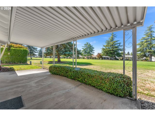 401 S CASCADE Dr, Woodburn, OR 97071
