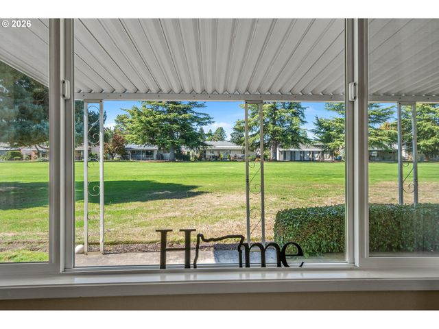 401 S CASCADE Dr, Woodburn, OR 97071