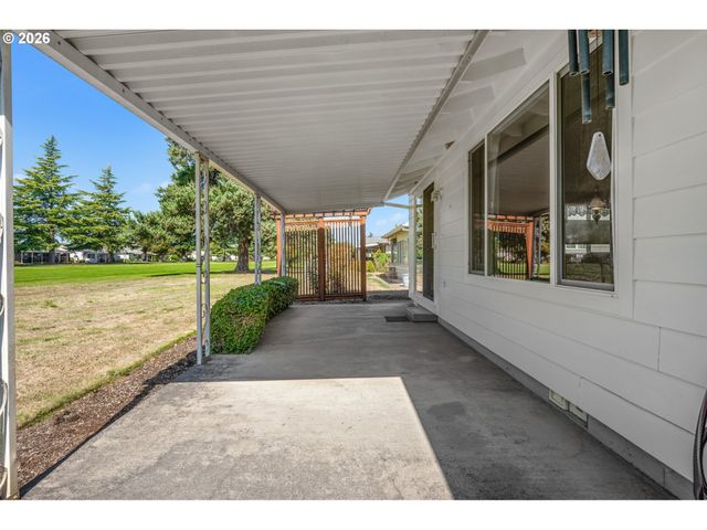401 S CASCADE Dr, Woodburn, OR 97071