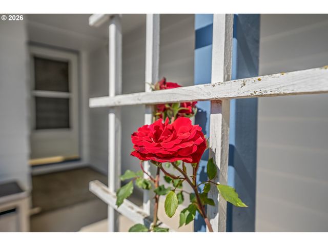 401 S CASCADE Dr, Woodburn, OR 97071