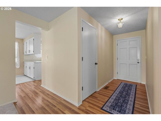 401 S CASCADE Dr, Woodburn, OR 97071