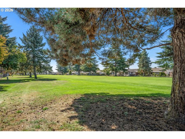 401 S CASCADE Dr, Woodburn, OR 97071
