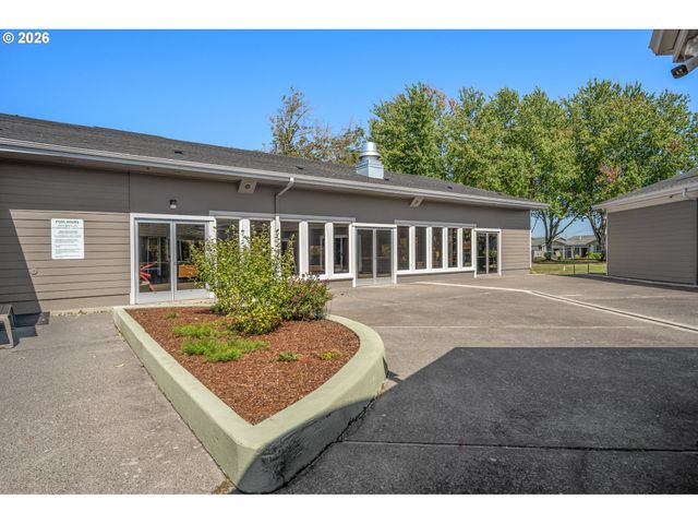 401 S CASCADE Dr, Woodburn, OR 97071