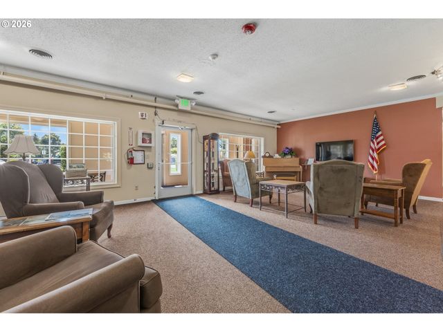 401 S CASCADE Dr, Woodburn, OR 97071