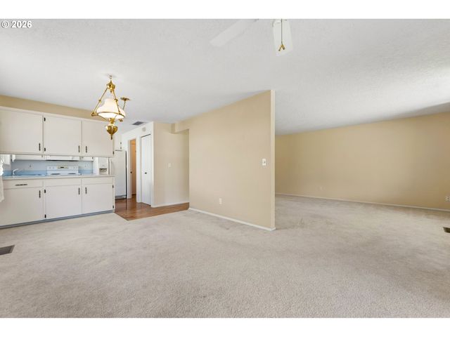 401 S CASCADE Dr, Woodburn, OR 97071