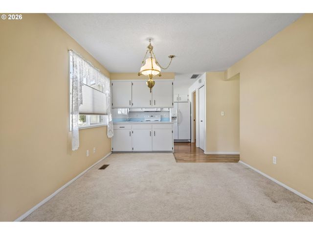 401 S CASCADE Dr, Woodburn, OR 97071