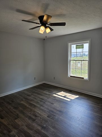 51 Marys Ln, Lafayette, TN 37083