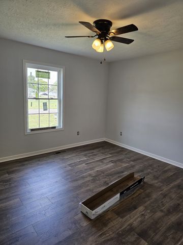 51 Marys Ln, Lafayette, TN 37083