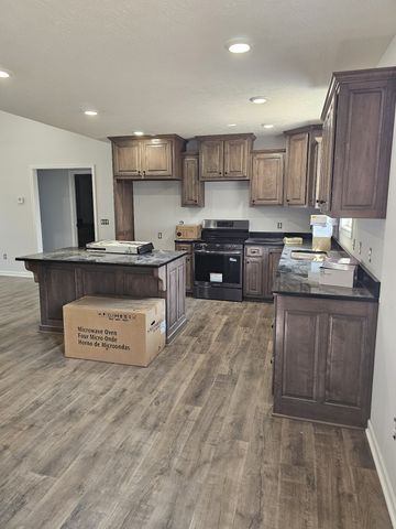 51 Marys Ln, Lafayette, TN 37083