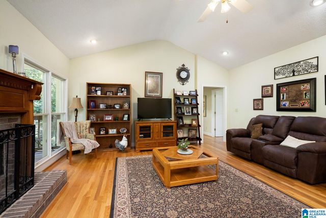 2821 COUNTY ROAD 50, Moundville, AL 35474