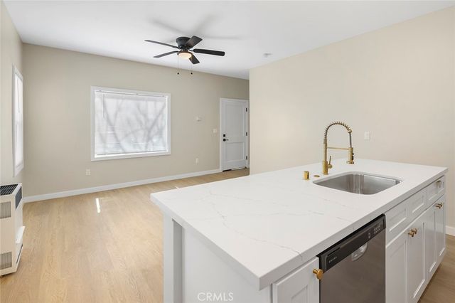 1237 E 1st 17, Long Beach, CA 90802