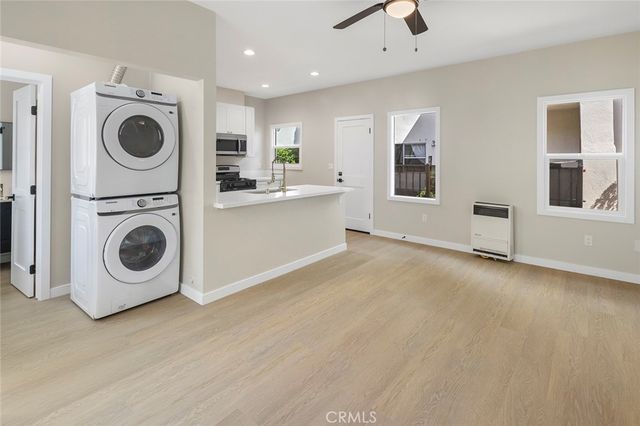 1237 E 1st 17, Long Beach, CA 90802