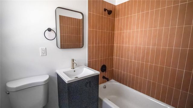 1237 E 1st 17, Long Beach, CA 90802