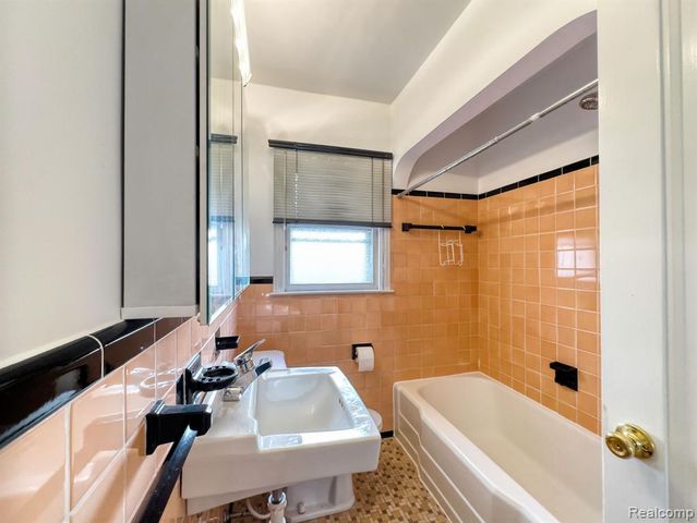 806 N Altadena Avenue, Royal Oak, MI 48067