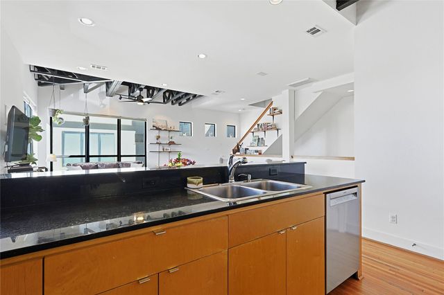 1105 W 21st Street A, Houston, TX 77008