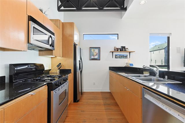 1105 W 21st Street A, Houston, TX 77008