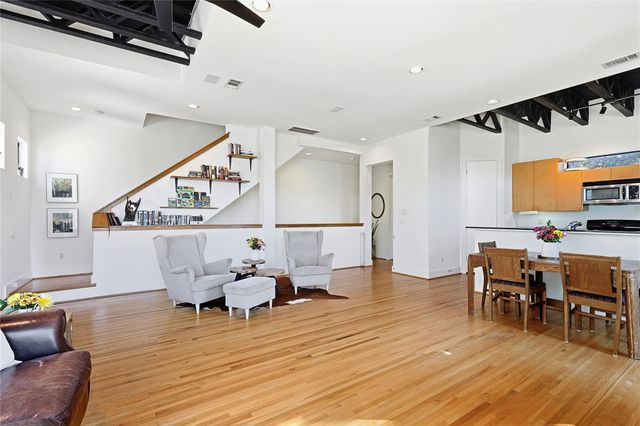 1105 W 21st Street A, Houston, TX 77008