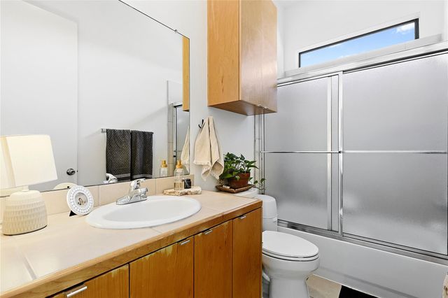 1105 W 21st Street A, Houston, TX 77008