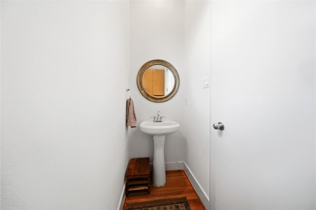 1105 W 21st Street A, Houston, TX 77008