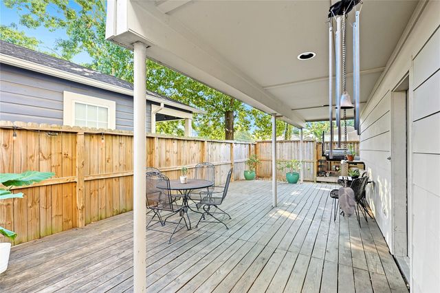 1105 W 21st Street A, Houston, TX 77008