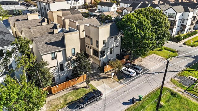 1105 W 21st Street A, Houston, TX 77008