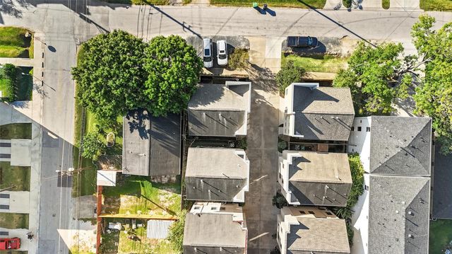 1105 W 21st Street A, Houston, TX 77008