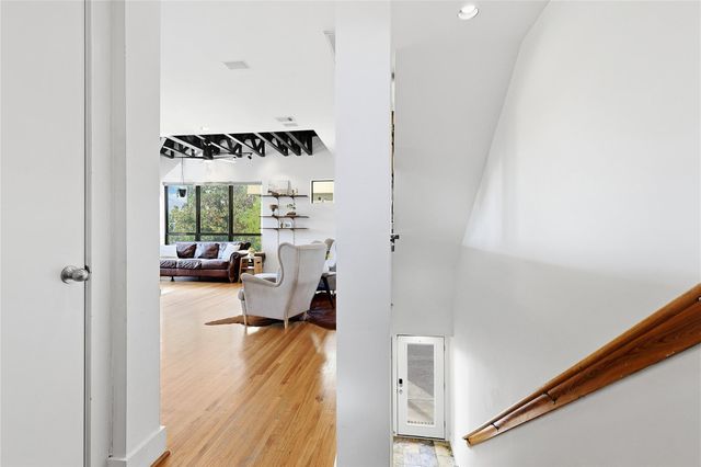 1105 W 21st Street A, Houston, TX 77008