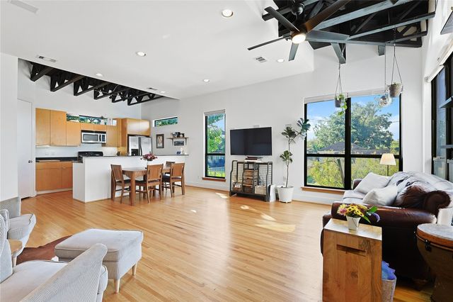 1105 W 21st Street A, Houston, TX 77008