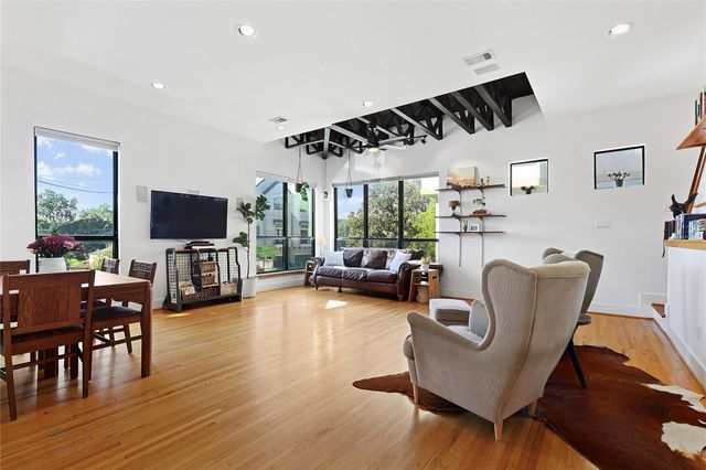 1105 W 21st Street A, Houston, TX 77008